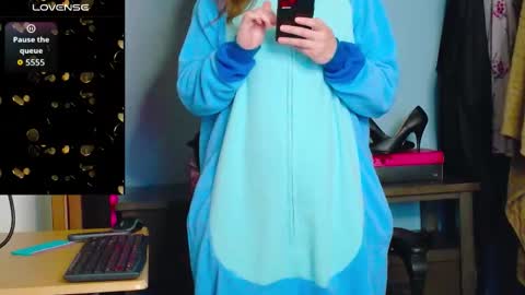 TreeJeanne online show from November 1, 3:30 am