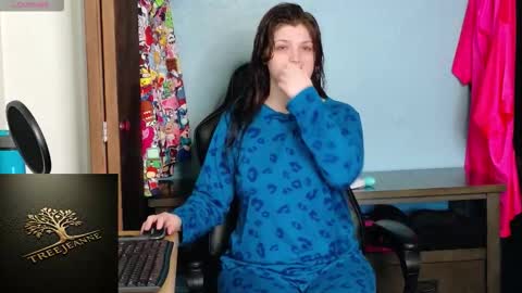 Snapshot of treejeanne chatting on March 2, 12:02 am TreeJeanne online show from March 2, 12:02 am