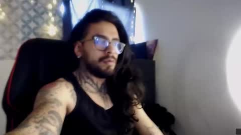 Snapshot of trevor_hilton_ chatting on September 14, 3:22 pm trevor online show from September 14, 3:22 pm