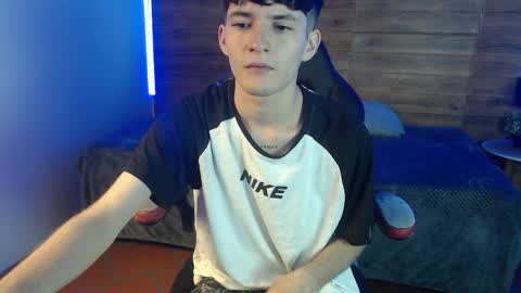 Snapshot of trevor_mob chatting on April 8, 7:47 pm trevor_mob online show from April 8, 7:47 pm