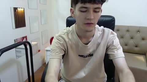 Snapshot of trevor_mob chatting on April 9, 5:51 pm trevor_mob online show from April 9, 5:51 pm