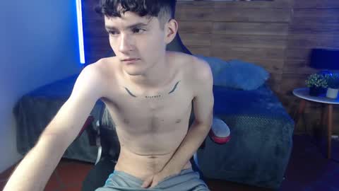 Snapshot of trevor_mob chatting on April 10, 7:51 pm trevor_mob online show from April 10, 7:51 pm