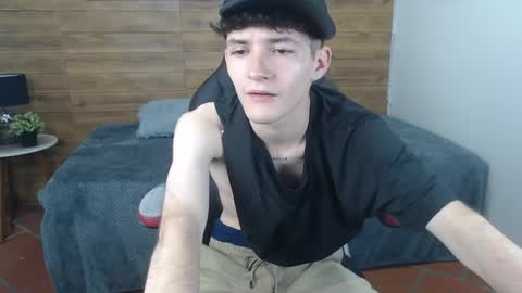 Snapshot of trevor_mob chatting on April 13, 8:36 pm trevor_mob online show from April 13, 8:36 pm