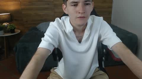 Snapshot of trevor_mob chatting on April 14, 7:42 pm trevor_mob online show from April 14, 7:42 pm