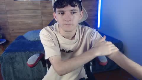 Snapshot of trevor_mob chatting on April 15, 7:58 pm trevor_mob online show from April 15, 7:58 pm
