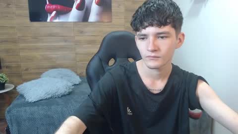 Snapshot of trevor_mob chatting on April 18, 7:58 pm trevor_mob online show from April 18, 7:58 pm