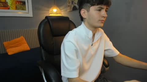 Snapshot of trevor_mob chatting on April 19, 12:15 pm trevor_mob online show from April 19, 12:15 pm