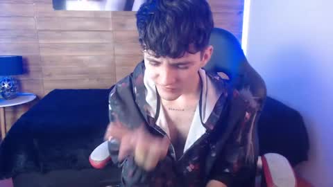 Snapshot of trevor_mob chatting on April 20, 7:37 pm trevor_mob online show from April 20, 7:37 pm