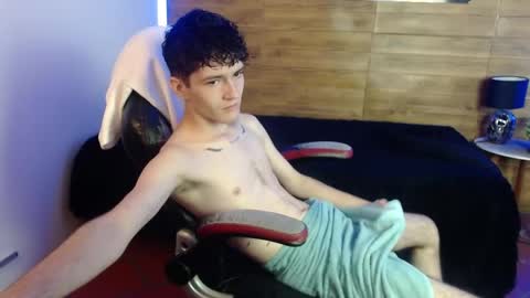 Snapshot of trevor_mob chatting on April 24, 8:44 pm trevor_mob online show from April 24, 8:44 pm