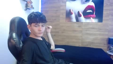 Snapshot of trevor_mob chatting on April 25, 6:49 pm trevor_mob online show from April 25, 6:49 pm