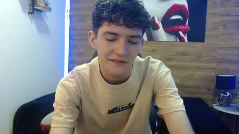 Snapshot of trevor_mob chatting on April 27, 7:01 pm trevor_mob online show from April 27, 7:01 pm