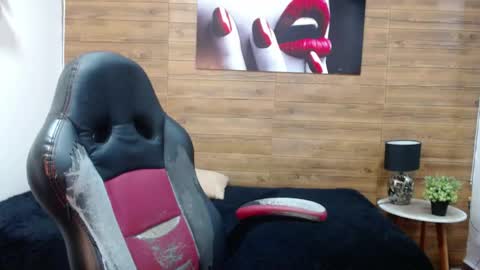 Snapshot of trevor_mob chatting on May 1, 7:18 pm trevor_mob online show from May 1, 7:18 pm