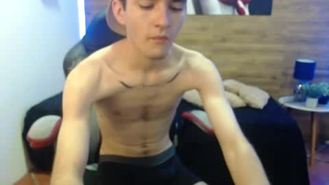 Snapshot of trevor_mob chatting on May 7, 5:18 pm trevor_mob online show from May 7, 5:18 pm