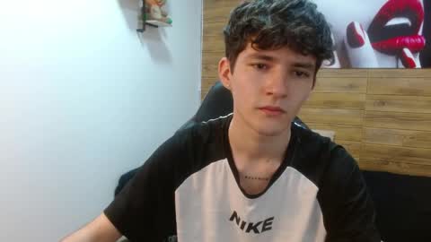 Snapshot of trevor_mob chatting on May 18, 8:25 pm trevor_mob online show from May 18, 8:25 pm