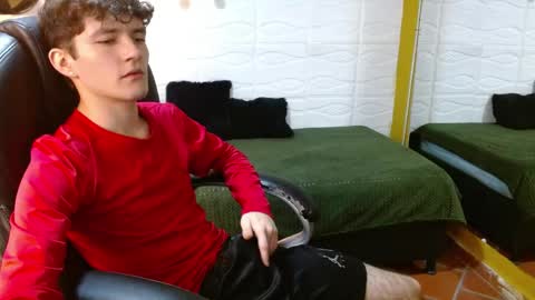 Snapshot of trevor_mob chatting on May 19, 4:24 pm trevor_mob online show from May 19, 4:24 pm