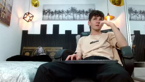 Snapshot of trevor_mob chatting on June 30, 8:32 pm trevor_mob online show from June 30, 8:32 pm
