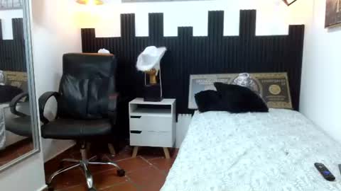 Snapshot of trevor_mob chatting on July 6, 4:20 pm trevor_mob online show from July 6, 4:20 pm