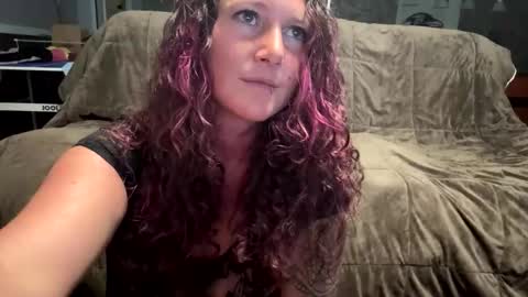 Snapshot of trevsmommy626 chatting on May 17, 2:09 am trevsmommy626 online show from May 17, 2:09 am