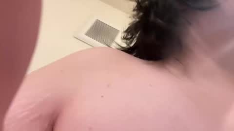 Snapshot of trhothoney chatting on December 17, 6:45 am Trixie online show from December 17, 6:45 am