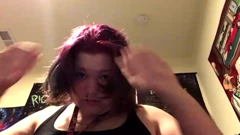 Snapshot of trhothoney chatting on February 19, 4:44 am Trixie online show from February 19, 4:44 am