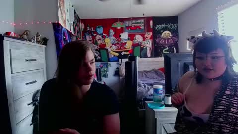 Snapshot of trhothoney chatting on February 22, 7:23 pm Trixie online show from February 22, 7:23 pm