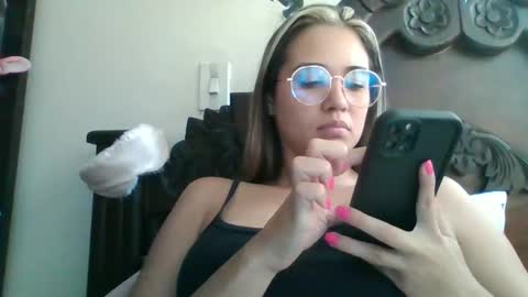 triana_bell online show from January 13, 7:31 pm