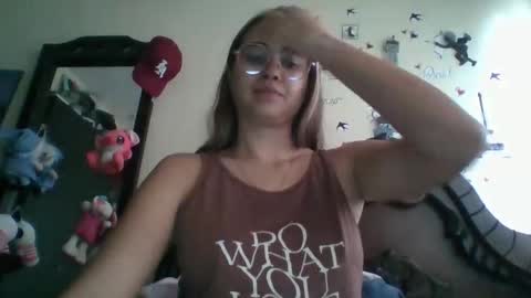 triana_bell online show from November 16, 3:06 pm