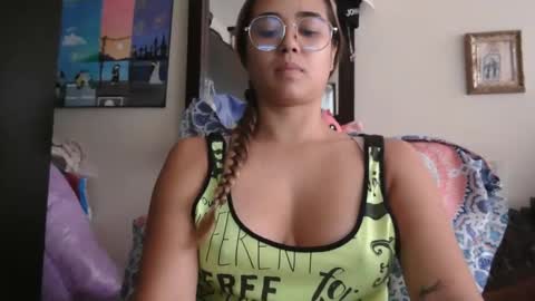 triana_bell online show from February 24, 5:44 pm
