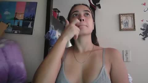 Snapshot of triana_bell chatting on April 4, 3:42 pm triana_bell online show from April 4, 3:42 pm
