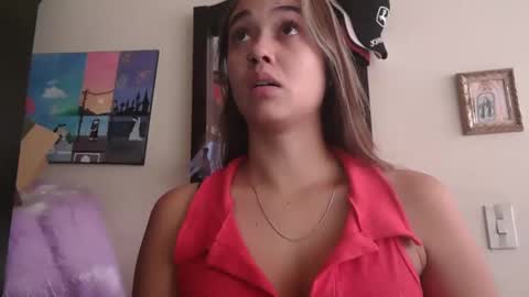Snapshot of triana_bell chatting on April 5, 5:10 pm triana_bell online show from April 5, 5:10 pm