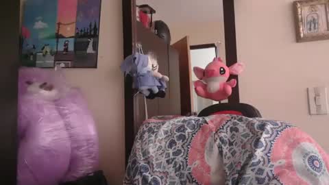 Snapshot of triana_bell chatting on April 6, 4:30 pm triana_bell online show from April 6, 4:30 pm