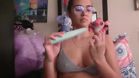 Snapshot of triana_bell chatting on April 13, 4:12 pm triana_bell online show from April 13, 4:12 pm