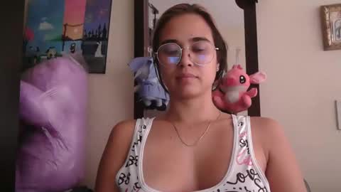 Snapshot of triana_bell chatting on April 18, 7:07 pm triana_bell online show from April 18, 7:07 pm
