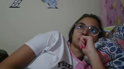Snapshot of triana_bell chatting on April 19, 12:11 am triana_bell online show from April 19, 12:11 am