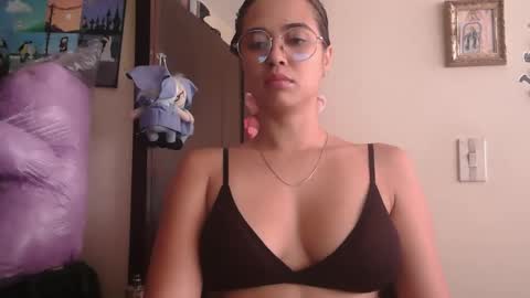 Snapshot of triana_bell chatting on April 28, 5:40 pm triana_bell online show from April 28, 5:40 pm