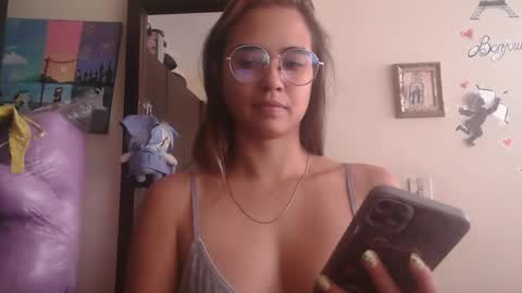 Snapshot of triana_bell chatting on April 29, 5:17 pm triana_bell online show from April 29, 5:17 pm