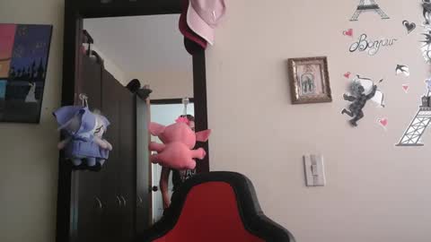 Snapshot of triana_bell chatting on May 7, 4:34 pm triana_bell online show from May 7, 4:34 pm