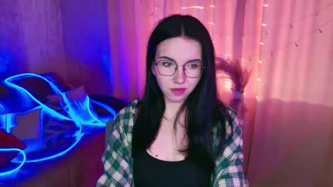 TriciaDaisy online show from April 29, 2:43 pm