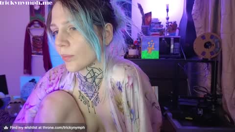 Snapshot of tricky_nymph chatting on December 6, 5:09 am Cassie online show from December 6, 5:09 am