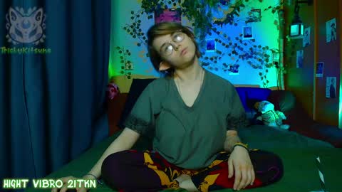 trickykitsune online show from May 11, 4:04 pm