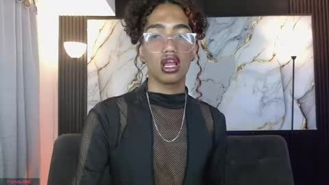 Snapshot of triiangel_latinboy chatting on May 13, 12:35 pm Johan online show from May 13, 12:35 pm