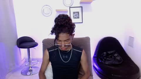 Snapshot of triiangel_latinboy chatting on May 16, 6:28 pm Johan online show from May 16, 6:28 pm