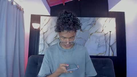 Snapshot of triiangel_latinboy chatting on May 17, 1:07 pm Johan online show from May 17, 1:07 pm