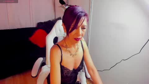 Snapshot of trinityy__ chatting on March 27, 7:57 pm trinityy__ online show from March 27, 7:57 pm