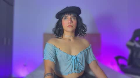 Snapshot of trinydoll chatting on April 13, 12:43 pm Triny online show from April 13, 12:43 pm