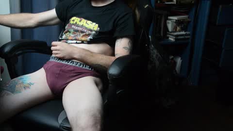 Snapshot of tripstocum chatting on November 9, 11:41 am FluideAmer online show from November 9, 11:41 am