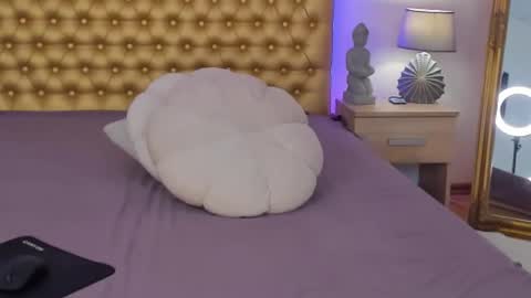 Mia online show from May 2, 5:23 am