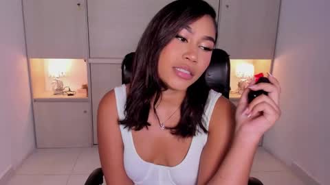 Snapshot of trishamoon chatting on March 4, 4:40 am TRISHA online show from March 4, 4:40 am