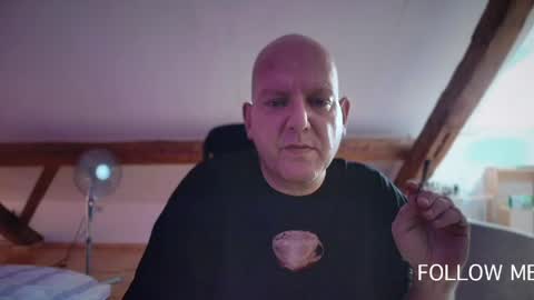 Snapshot of tritonspace chatting on May 3, 6:52 am Triton online show from May 3, 6:52 am