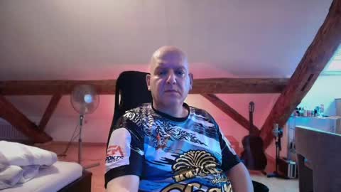 Snapshot of tritonspace chatting on May 9, 5:29 pm Triton online show from May 9, 5:29 pm